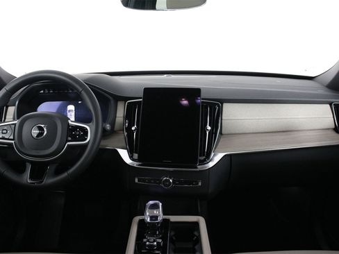 Certified 2025 Volvo XC90 B5 Core image 7