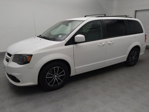 Used 2018 Dodge Grand Caravan GT FWD image 2