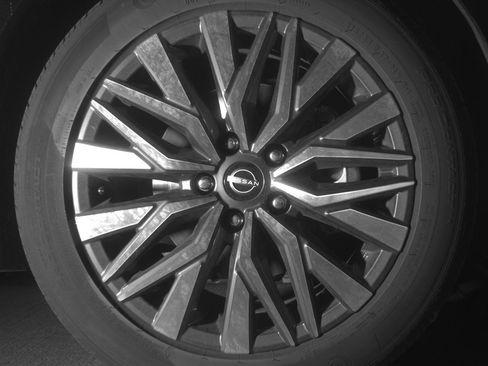 Used 2025 Nissan Altima 2.5 SV FWD image 13