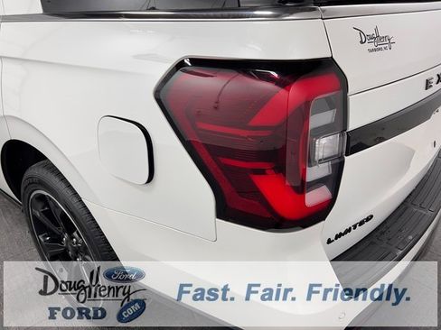 Used 2023 Ford Expedition Limited image 12