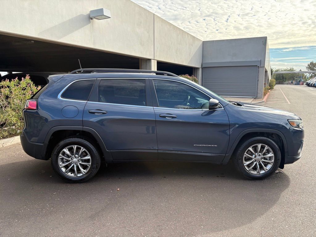 Certified 2022 Jeep Cherokee Latitude Lux w/ Sun & Sound Group FWD image 5