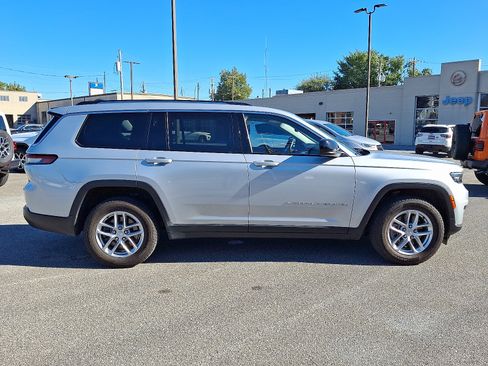 Used 2021 Jeep Grand Cherokee L Laredo w/ Luxury Tech Group I image 13