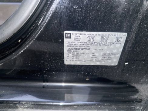 Used 2017 GMC Sierra 1500 SLT w/ Suspension Package, Off-Road image 4