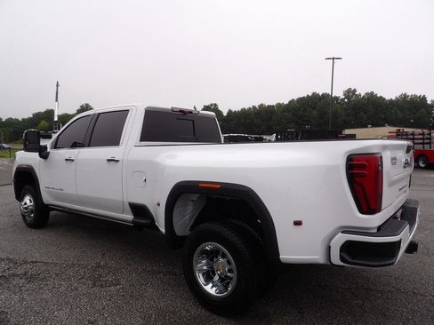 Used 2024 GMC Sierra 3500 Denali Ultimate AWD/4WD image 4