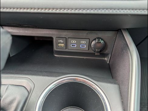 Used 2022 Toyota Highlander XLE image 18