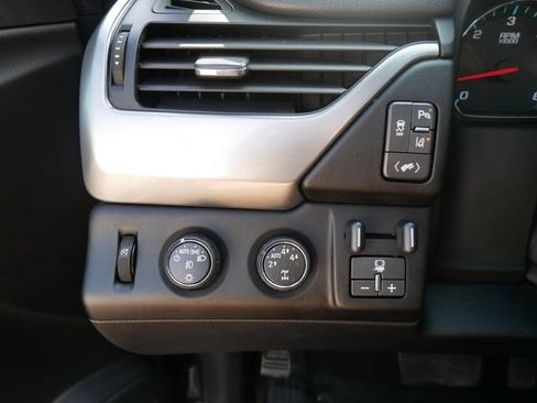 Used 2015 Chevrolet Tahoe LTZ AWD/4WD image 17