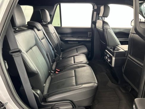 Used 2018 Ford Expedition XLT w/ Equipment Group 201A AWD/4WD image 29