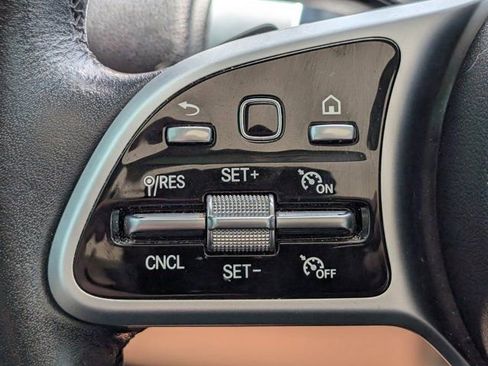 Used 2021 Mercedes-Benz GLB 250 image 26