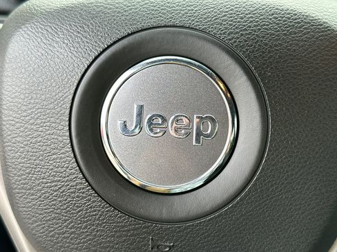 Used 2022 Jeep Grand Cherokee Laredo X RWD image 24