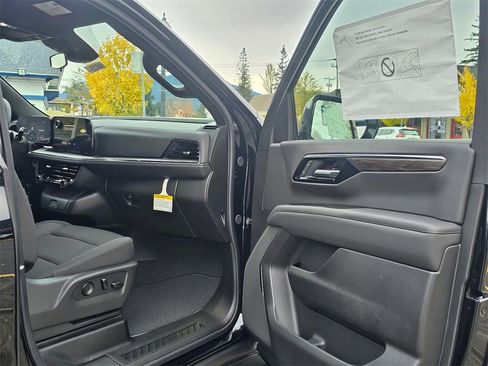 New 2026 Chevrolet Suburban LS image 12