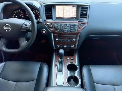 Used 2020 Nissan Pathfinder Platinum image 20