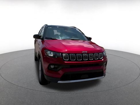 Used 2025 Jeep Compass Limited AWD/4WD image 9