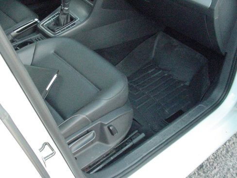 Used 2016 Volkswagen Golf Limited Edition image 45