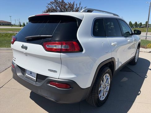 Used 2017 Jeep Cherokee Latitude w/ Cold Weather Group AWD/4WD image 13