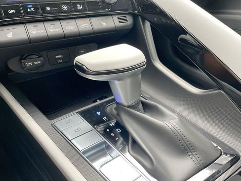 New 2025 Hyundai Elantra Limited image 45