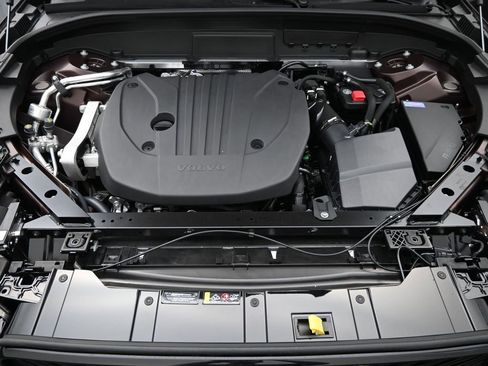 New 2026 Volvo XC60 B5 Plus AWD/4WD image 12