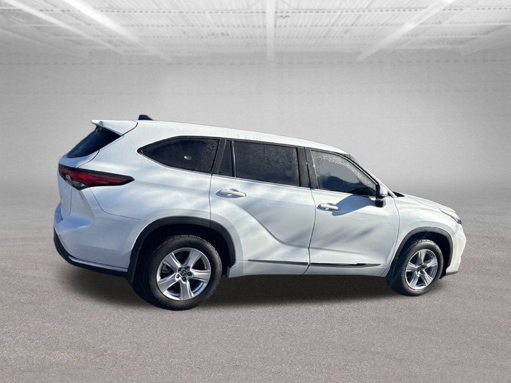 Used 2022 Toyota Highlander L FWD image 20