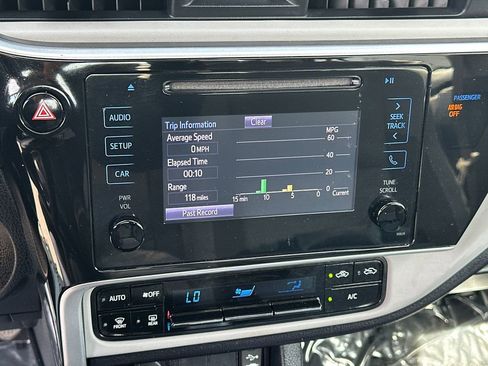 Used 2018 Toyota Corolla LE image 23