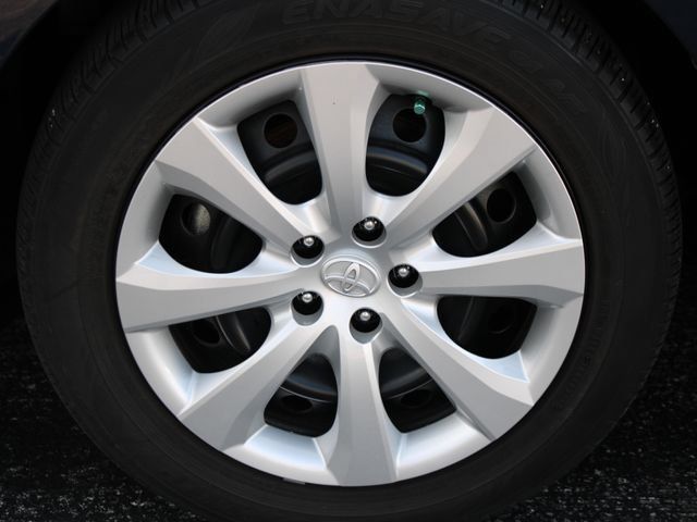 Used 2024 Toyota Corolla LE FWD image 33