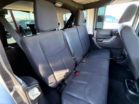 Used 2018 Jeep Wrangler Unlimited Sport S image 19