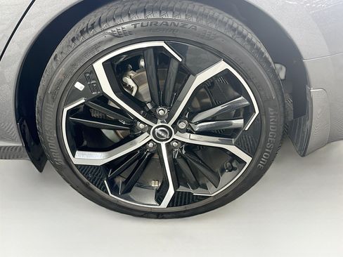 Used 2024 Nissan Altima 2.5 SR FWD image 11