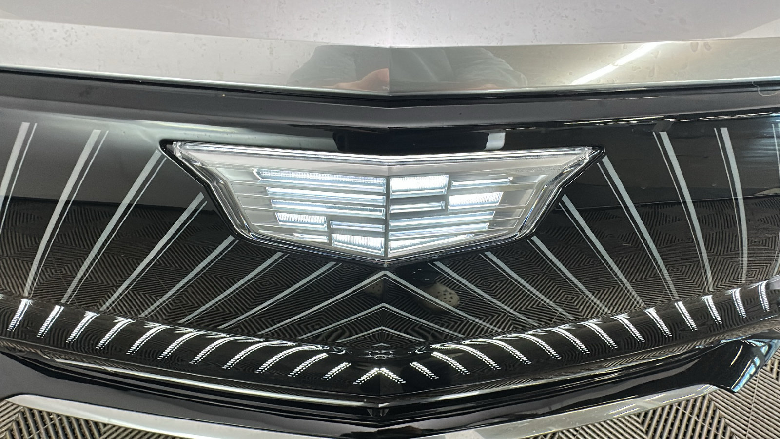 Used 2024 Cadillac Lyriq Luxury AWD/4WD image 9