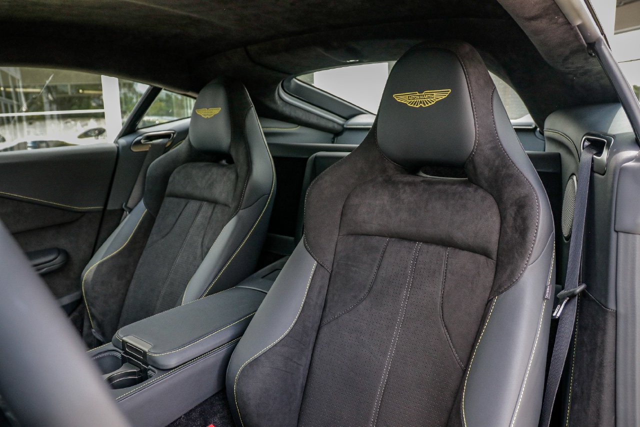 Used 2025 Aston Martin V8 Vantage Coupe RWD image 20