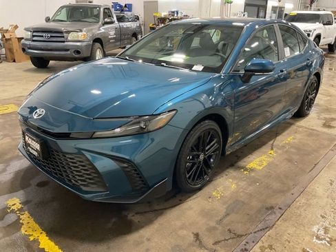 New 2026 Toyota Camry SE FWD image 3