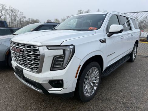 Used 2025 GMC Yukon XL Denali image 5