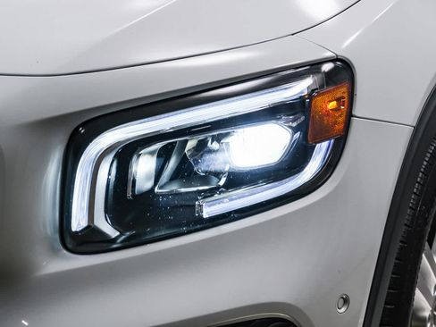 Used 2022 Mercedes-Benz GLB 250 4MATIC image 12