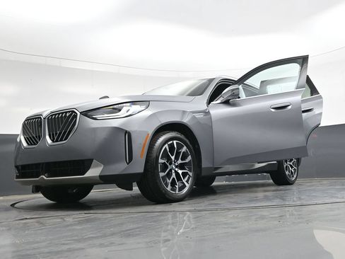 Used 2025 BMW X3 xDrive30i AWD/4WD image 46