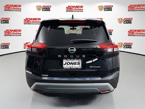Used 2023 Nissan Rogue SV image 14