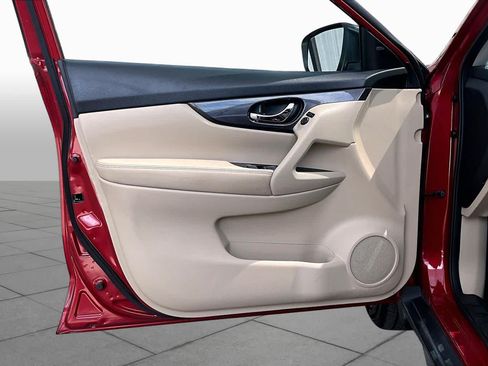 Used 2017 Nissan Rogue SV FWD image 21