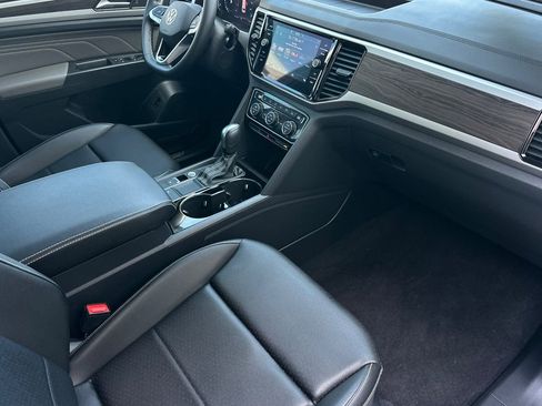 Used 2023 Volkswagen Atlas SE w/ Black Wheel Package FWD image 17