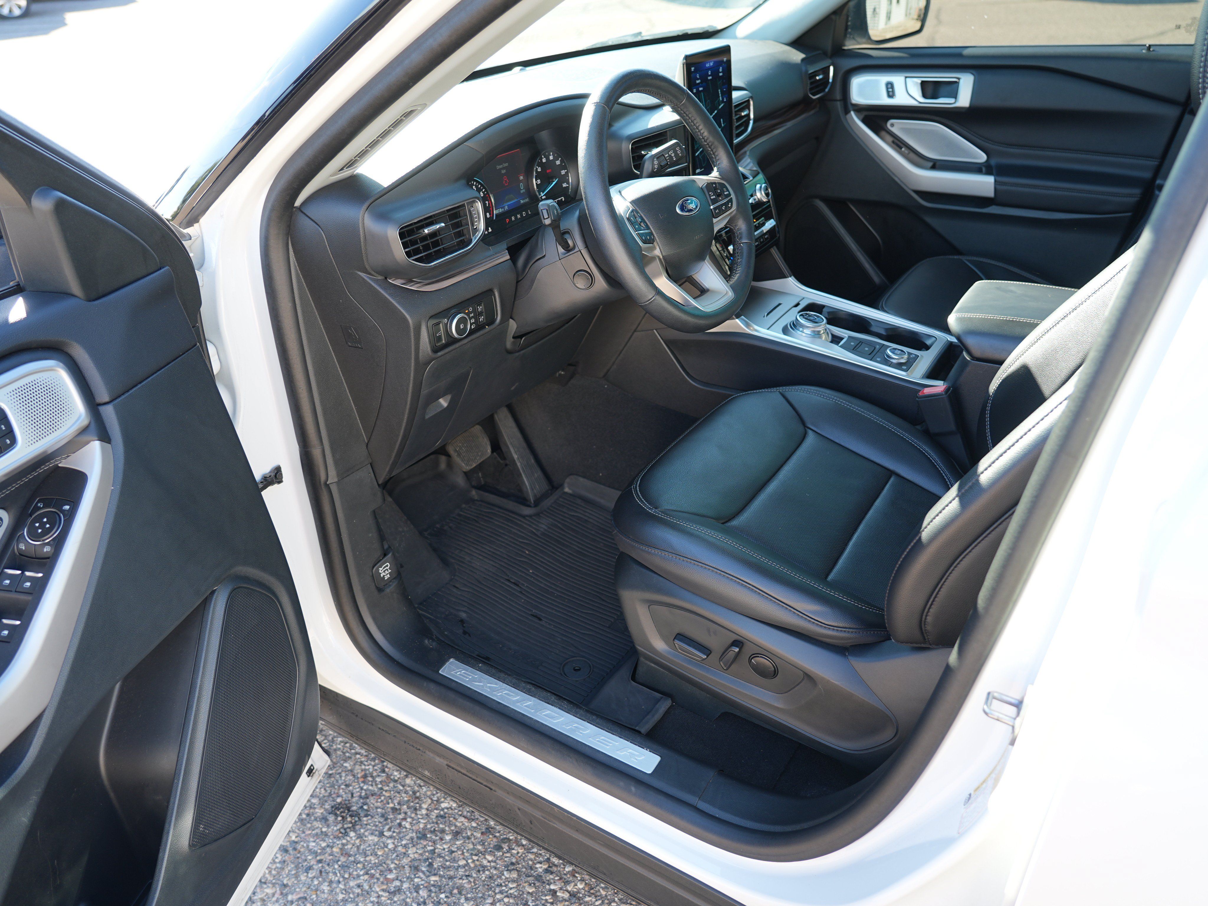 Used 2024 Ford Explorer Limited w/ Limited Technology Package AWD/4WD image 15