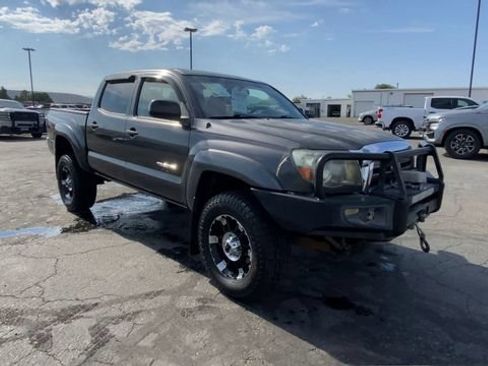Used 2010 Toyota Tacoma 4x4 Double Cab image 2