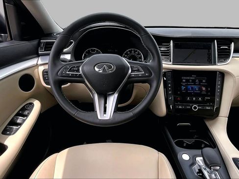Used 2020 INFINITI QX50 Luxe w/ Navigation Package FWD image 6