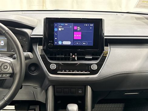 Used 2025 Toyota Corolla Cross LE FWD image 15