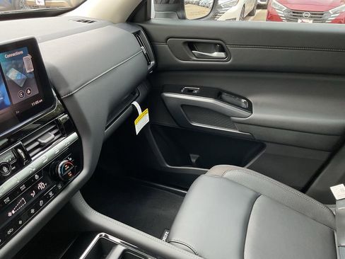 New 2026 Nissan Pathfinder SL image 39