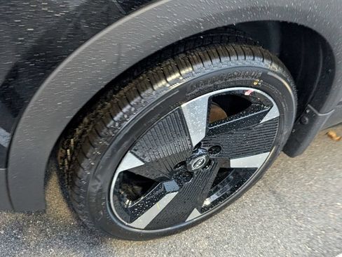 New 2025 Nissan Kicks SR FWD image 5