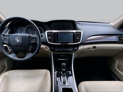 Used 2016 Honda Accord Touring image 16