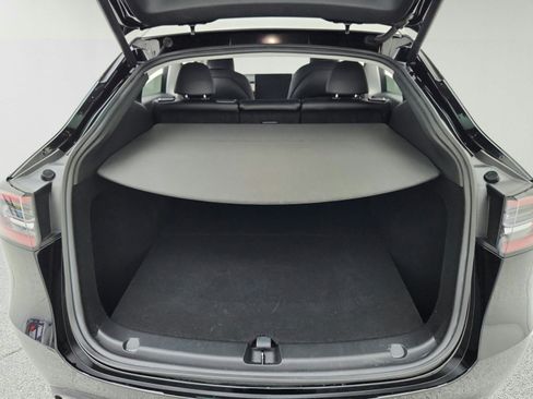 Used 2023 Tesla Model Y Long Range AWD/4WD image 29