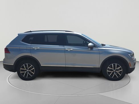 Used 2021 Volkswagen Tiguan SE FWD image 6