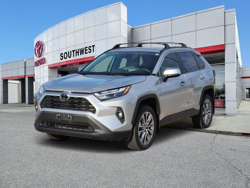 Used 2023 Toyota RAV4 XLE Premium image 2