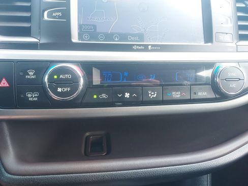 Used 2015 Toyota Highlander XLE AWD/4WD image 19