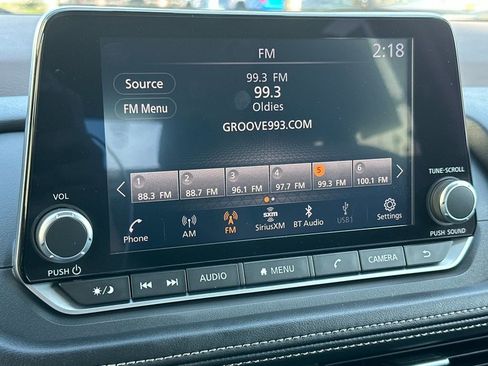 Used 2023 Nissan Rogue SV image 18