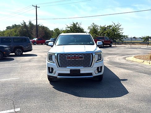 Used 2021 GMC Yukon XL Denali w/ Denali Premium Package RWD image 3