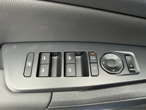 New 2026 Kia Sportage EX FWD image 18