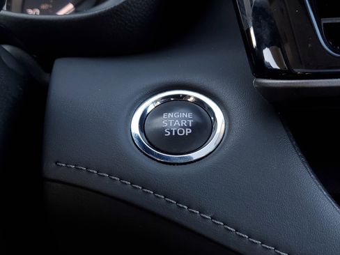 Certified 2023 Toyota Highlander XLE image 32