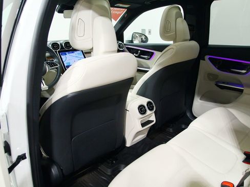 Certified 2025 Mercedes-Benz GLC 300 4MATIC image 31